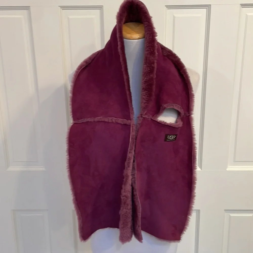 UGG PULL-THROUGH SUEDE FLEECE SCARF - Picture 3 of 10